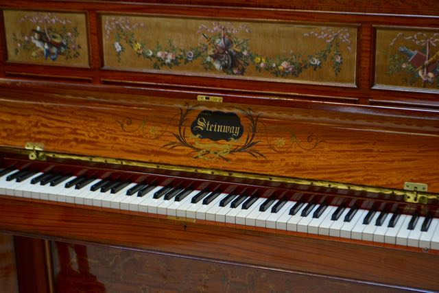 Steinway & Sons / Modèle V. Droit / 1893
