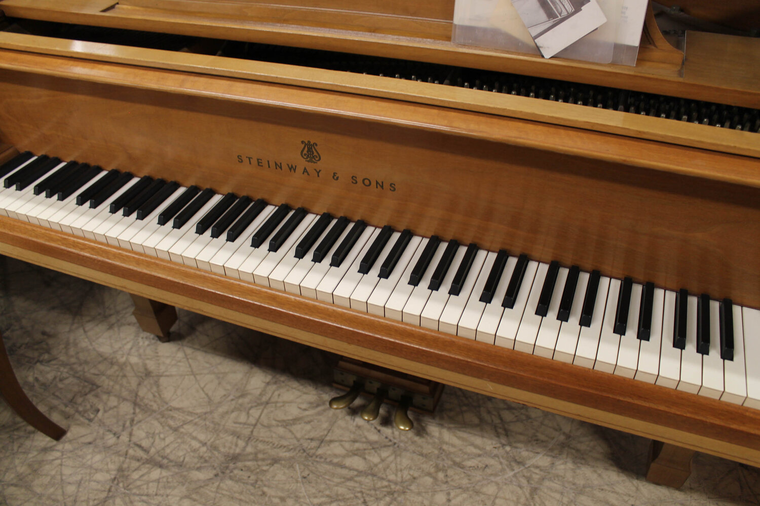 Steinway And Sons model L, 180 de long plaqué de noyer d’Amérique!