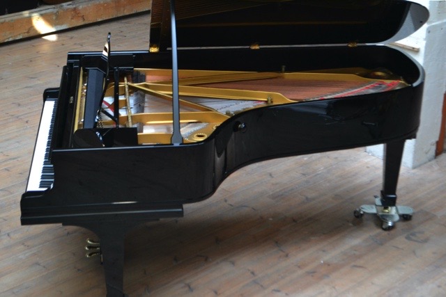 A VENDRE. Steinway And Sons modèle C 1930 227 cm de long. TE KOOP. Steinway And Sons model C 1930, 227 cm lang.